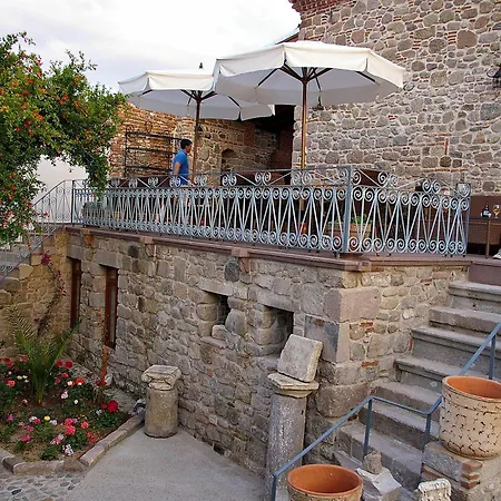 Hera Inn